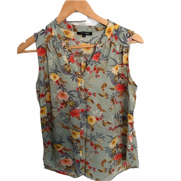 Papermoon Tops - Papermoon sz S sleeveless blouse
